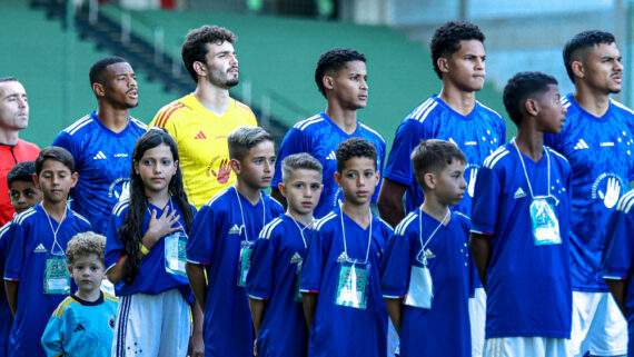 Time sub-20 do Cruzeiro antes de jogo (foto: Gustavo Martins/Cruzeiro)