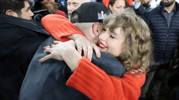 TaylorSwift-TravisKelce (foto: Rob Carr/AFP)