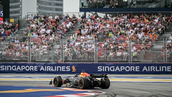 Terceiro treino livre para o GP de Singapura (foto: Lillian Suwanrumpha/AFP)