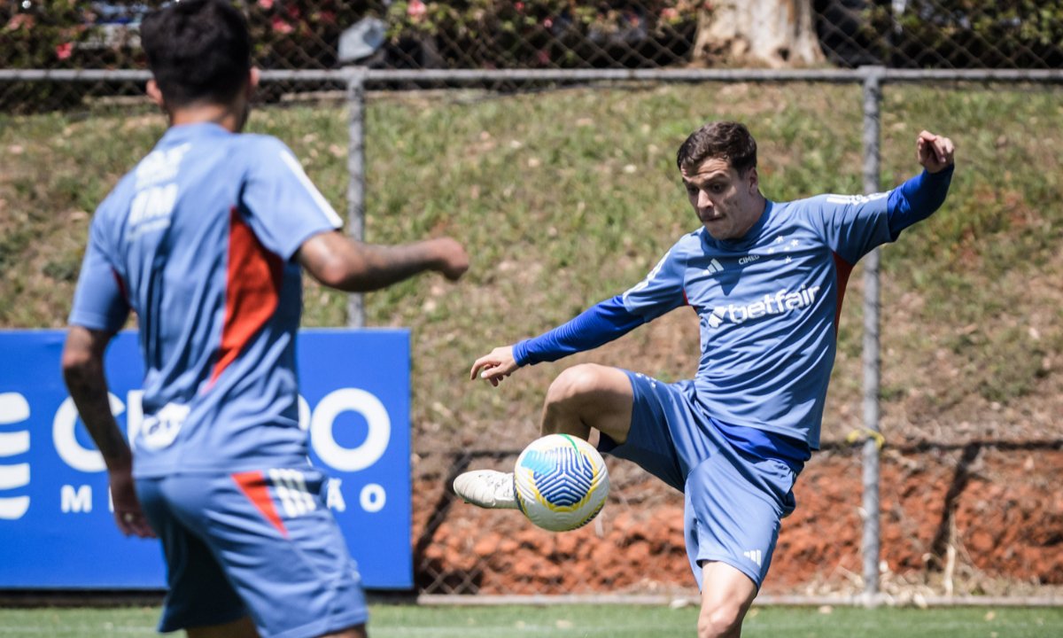 Vitinho durante treino do Cruzeiro (foto: Gustavo Aleixo/Cruzeiro)