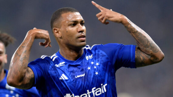 Walace celebra gol pelo Cruzeiro (foto: Douglas Magno/AFP)