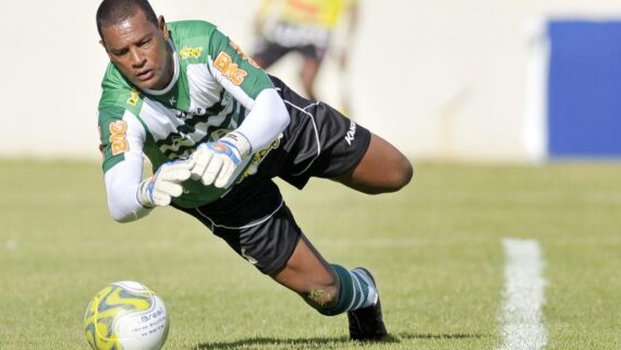 Flávio em ação pelo América em 2011 (foto: Pedro Vilela/Esp. EM/D.A Press)