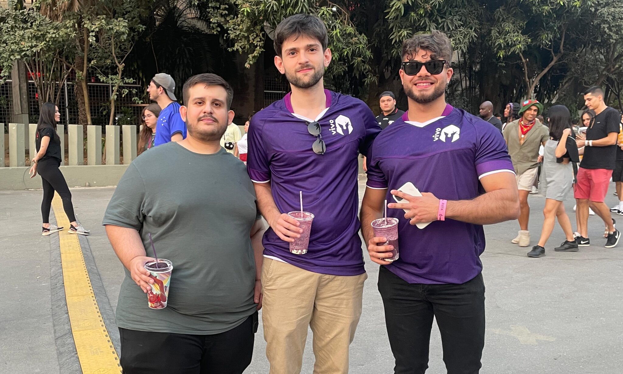 Os amigos Bruno Castelli, Adriano Martins e João Pedro Coutinho apoiarão o pAIN no mundial