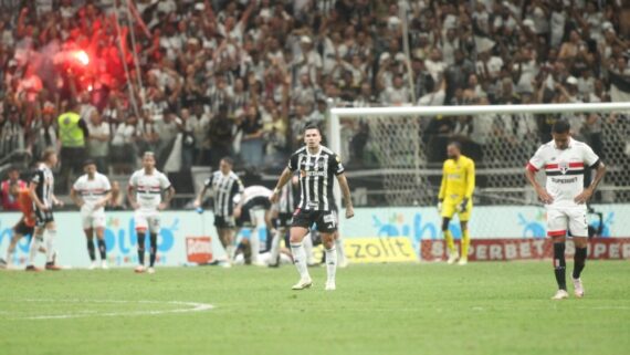 Jogadores de Atlético e São Paulo na Arena MRV (foto: Edesio Ferreira/EM/D.A Press)