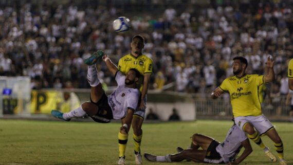 Botafogo-PB e São Bernardo empataram pela Série C (foto: Cristiano Santos/Botafogo-PB)