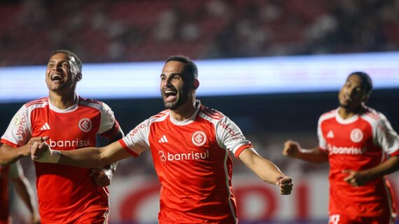 Jogadores do Internacional comemorando (foto: Ricardo Duarte / SCI)