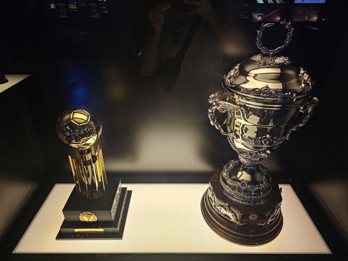 Troféus no Museu da Conmebol (foto: João Victor Pena/No Ataque)