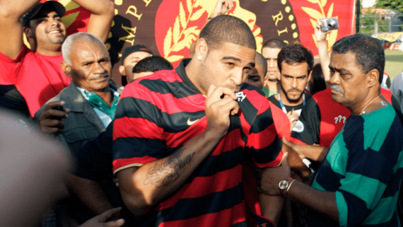 Adriano Imperador (foto: Sergio Moraes/AFP)