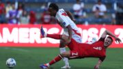 André Carrillo em ação com a camisa do Peru (foto: Jamie Squire/AFP)