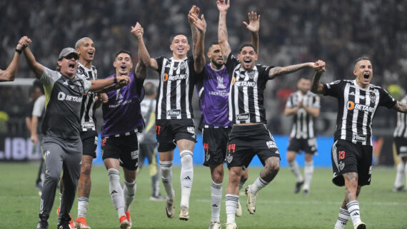 Jogadores do Atlético comemoram classificação sobre o Fluminense na Libertadores (foto: Alexandre Guzanshe/EM/DA.Press)