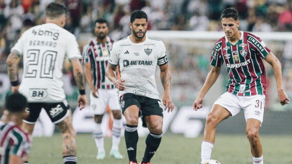 Jogadores de Atlético e Fluminense durante duelo pelas quartas da Libertadores (foto: Lucas Merçon/Fluminense)