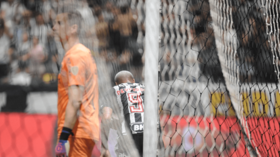 Deyverson, atacante do Atlético, comemorando gol sobre Fluminense, pela Libertadores (foto: Alexandre Guzanshe/EM/D.A Press)