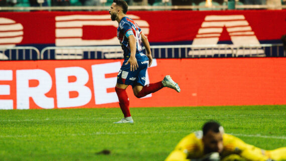 Everton Ribeiro comemora gol do Bahia sobre o Atlético (foto: Letícia Martins/Bahia)