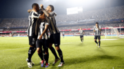 Jogadores do Botafogo comemorando gol sobre o São Paulo, pela Libertadores (foto: Vitor Silva/Botafogo)