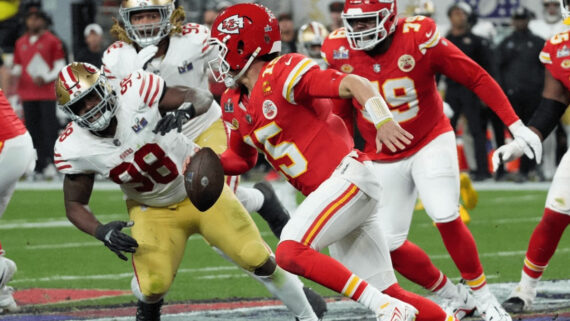 Lance de Kansas City Chiefs x San Francisco 49ers pela NFL (foto: Timothy A. Clary/AFP)