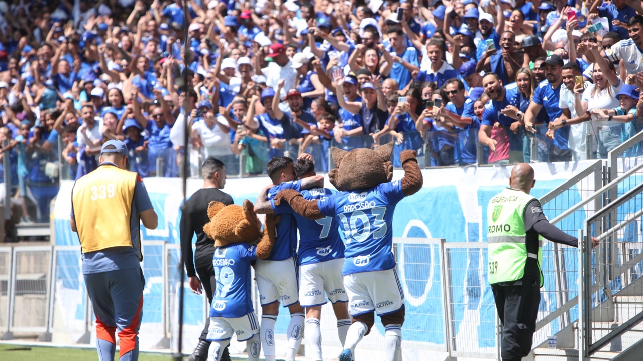 Cruzeiro venceu o Atlético-GO por 3 a 1 - (foto: Edésio Ferreira/EM/DA Press)