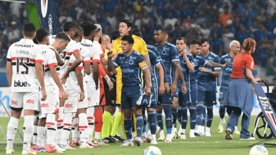 Jogadores de Cruzeiro e São Paulo (foto: Leandro Couri/EM/D.A Press)