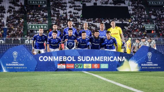 Elenco do Cruzeiro na Sul-Americana (foto: Gustavo Aleixo/Cruzeiro)