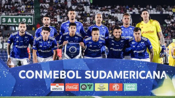 Time do Cruzeiro contra o Libertad (foto: Gustavo Aleixo/Cruzeiro)