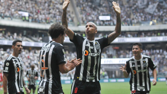 Deyverson comemora gol pelo Atlético diante do Bragantino (foto: Gladyston Rodrigues/EM/D.A Press)