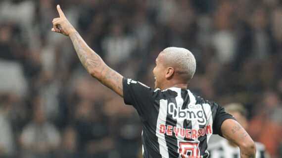 Deyverson comemora gol pelo Atlético contra o Fluminense (foto: Alexandre Guzanshe/EM/DA.Press)