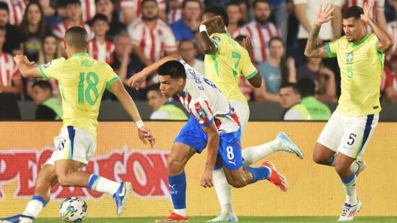 Diego Gómez fez o gol da vitória do Paraguai sobre o Brasil (foto: JOSE BOGADO/AFP)