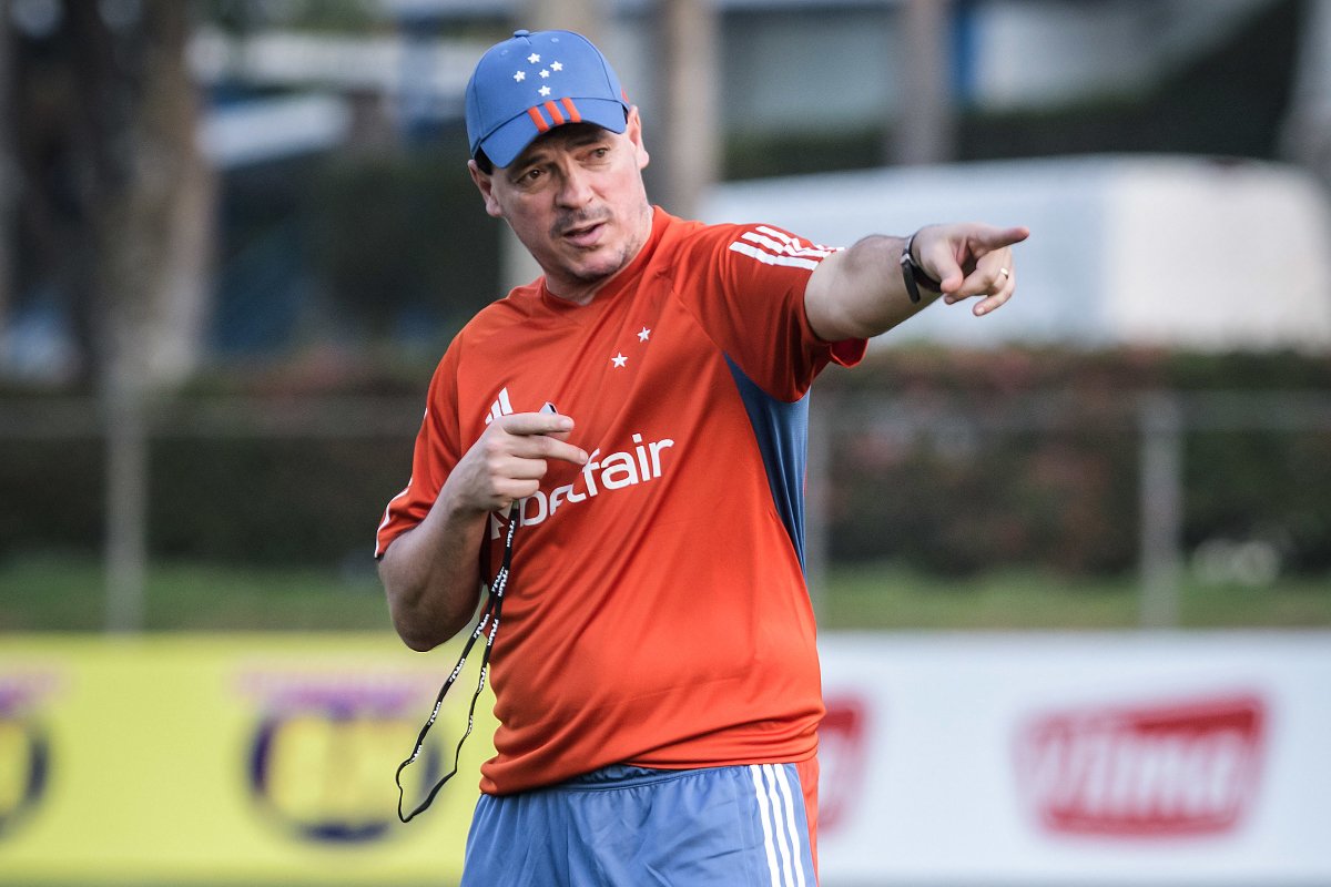 Fernando Diniz em treino do Cruzeiro (foto: Gustavo Aleixo/Cruzeiro)