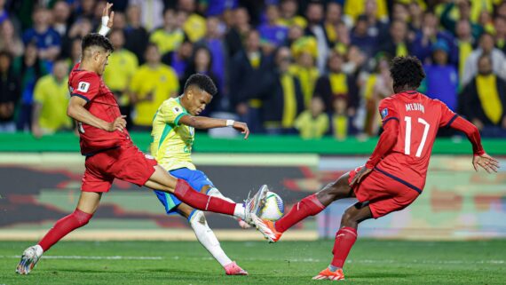 Estêvão em campo pela Seleção Brasileira (foto: Rafael Ribeiro/CBF)