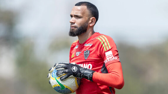 Everson, goleiro do Atlético, durante treinamento na Cidade do Galo (20/9) (foto: Pedro Souza/Atlético)