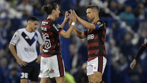 Filipe Luís e Diego Ribas atuaram juntos no Atlético de Madrid, da Espanha, e no Flamengo (foto: Juan Mabromata/AFP)