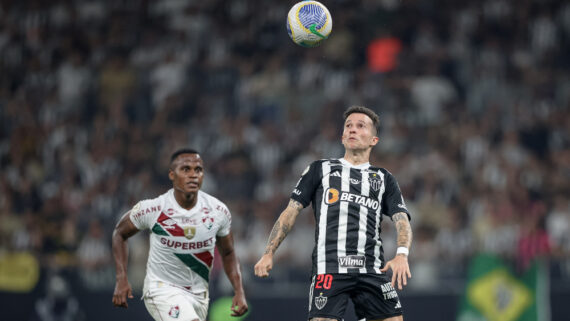 Arias e Bernard em confronto entre Fluminense e Atlético em 2024 (foto: Pedro Souza / Atlético)