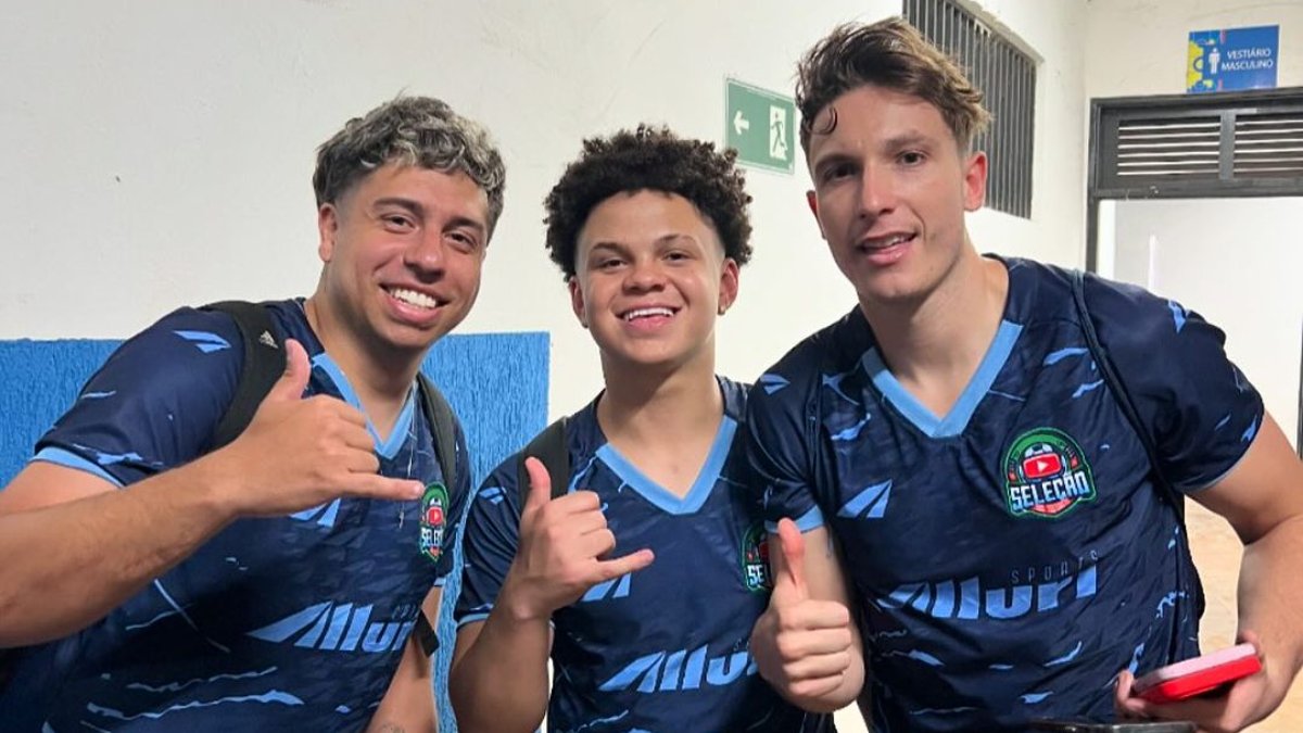 Isaac Xavier (centro) ao lado de Lucaneta (esquerda) e Juninho Manella (direita), influenciadores da modalidade x1 (foto: Reprodução/Instagram)