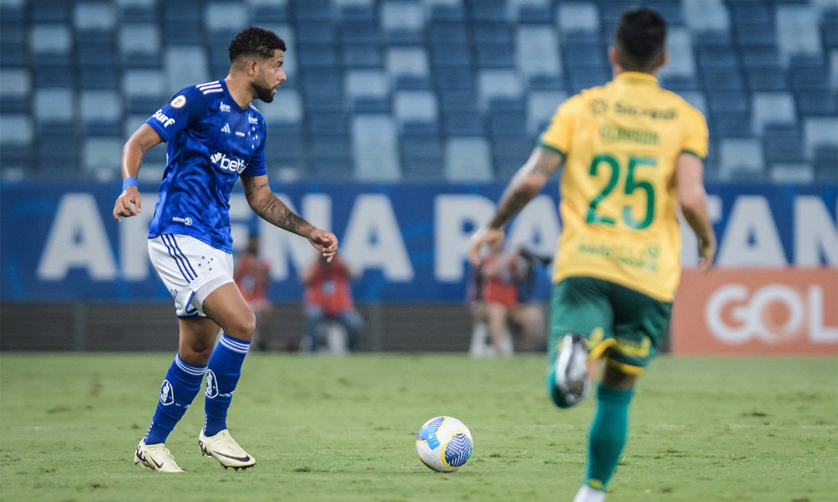 João Marcelo, zagueiro do Cruzeiro (foto: Gustavo Aleixo/Cruzeiro)