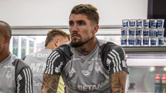 Lyanco, zagueiro do Atlético, durante treinamento na Cidade do Galo (16/9) (foto: Paulo Henrique França/Atlético)