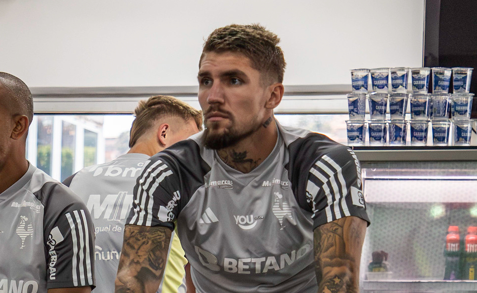 Lyanco, zagueiro do Atlético, durante treino na Cidade do Galo (16/9) - (foto: Paulo Henrique França/Atlético)