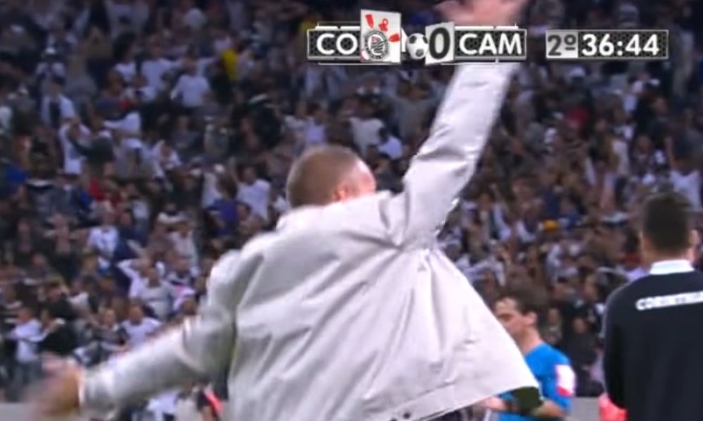 Dancinha de Mano em vitória do Corinthians sobre o Atlético ficou marcada na história da Copa do Brasil (foto: Reprodução/Globo)