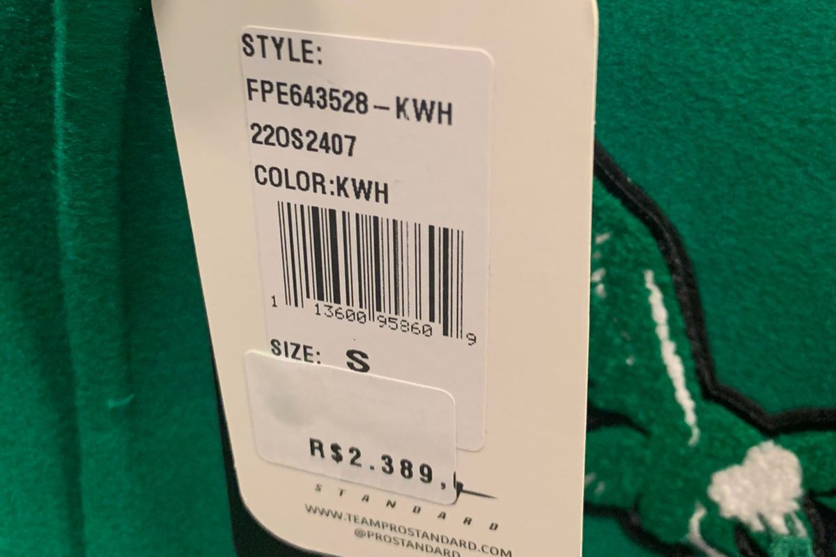 Etiqueta de uma jaqueta do Philadelphia Eagles vendida na loja da NFL (foto: Adriano Oliveira / No Ataque)