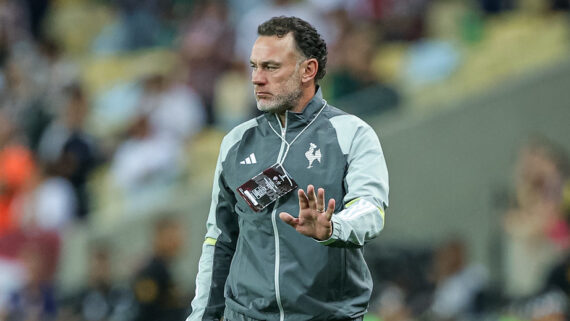 Gabriel Milito, técnico do Atlético, em ação diante do Fluminense (foto: Pedro Souza/Atlético)