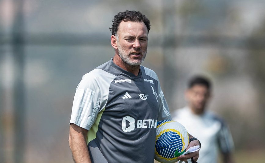 Gabriel Milito, técnico do Atlético, durante treinamento na Cidade do Galo (foto: Pedro Souza/Atlético)
