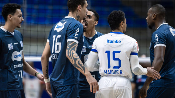 Jogadores do Minas comemorando (foto: Hedgard Moraes / MTC)