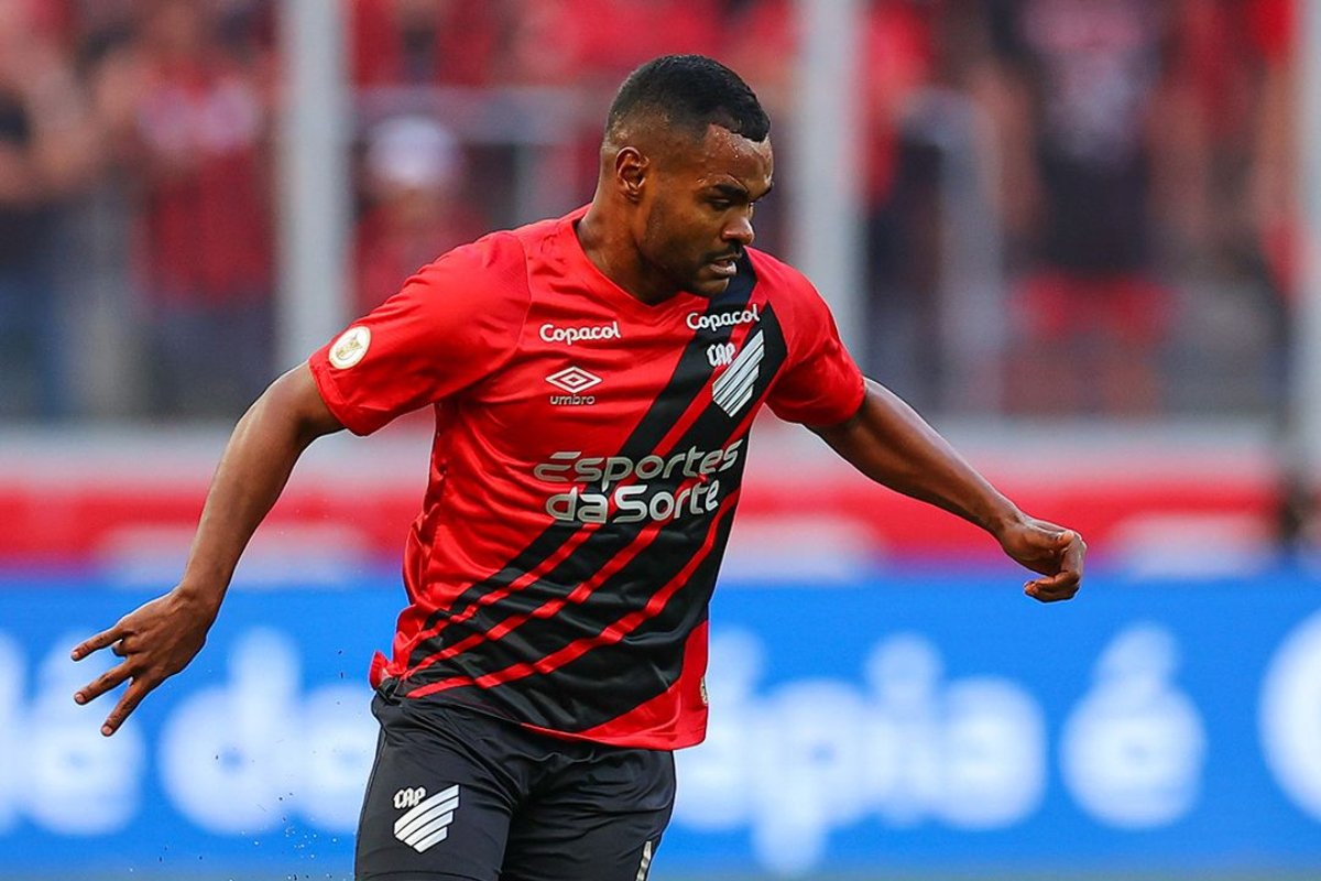 Nikão em ação (foto: Divulgação / Athletico-PR)