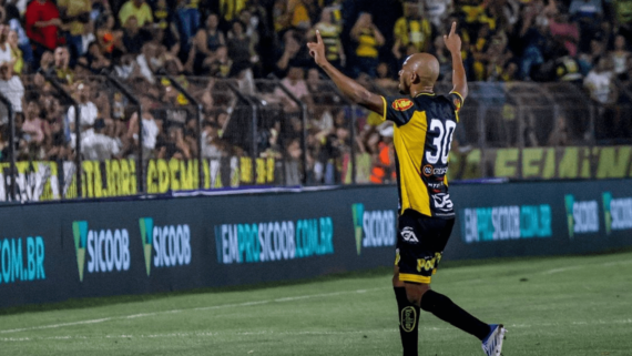 Waguinho, do Novorizontino, comemorando gol sobre Botafogo-SP, pela Série B (foto: Higor Basso/Novorizontino)