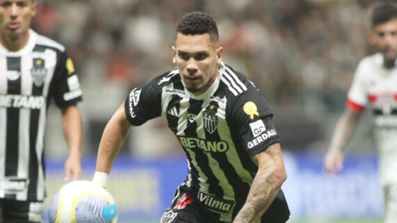 Paulinho, atacante do Atlético, em ação na Arena MRV (foto: Edésio Ferreira/EM/D.A Press)