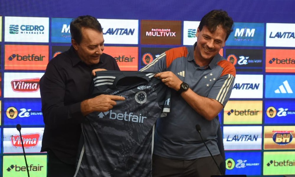 Pedrinho ao lado de Diniz na Toca da Raposa (foto: Gladyston Rodrigues/EM/DA.Press)