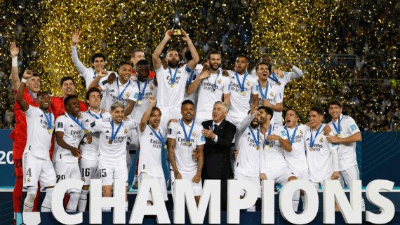 Jogadores do Real Madrid comemorando o título do Mundial de Clubes em 2023 (foto: Khaled Desouki/AFP)