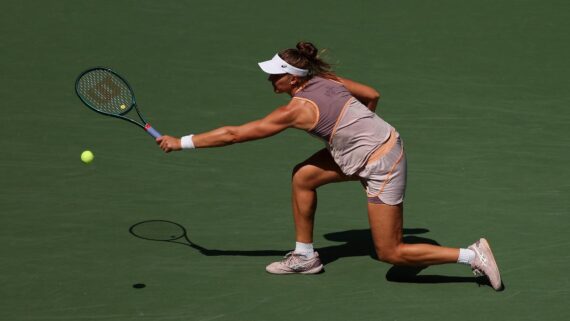 Bia Haddad Maia perdeu para Karolina Muchova nas quartas de final do US Open (foto: Sarah Stier/Getty Images/AFP)