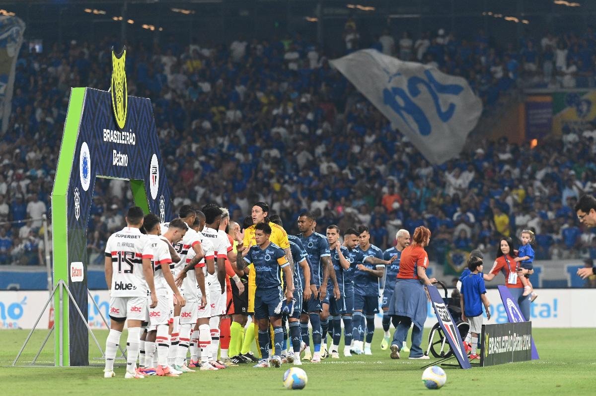 Cruzeiro recebeu 44 mil torcedores no Mineirão no jogo contra o São Paulo (foto: Leandro Couri/EM/D.A Press)