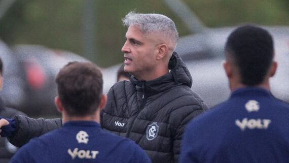 Rodrigo Santana, ex-técnico do Atlético, comanda treino do Remo (foto: Samara Miranda/ASCOM Remo)