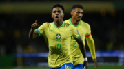 Rodrygo, atacante da Seleção Brasileira e do Real Madrid, comemorando gol sobre Equador, pelas Eliminatórias (foto: Mauro Pimentel/AFP)