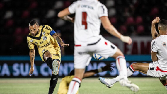 Lance de Botafogo-SP x Santos (foto: Raul Baretta/Santos)